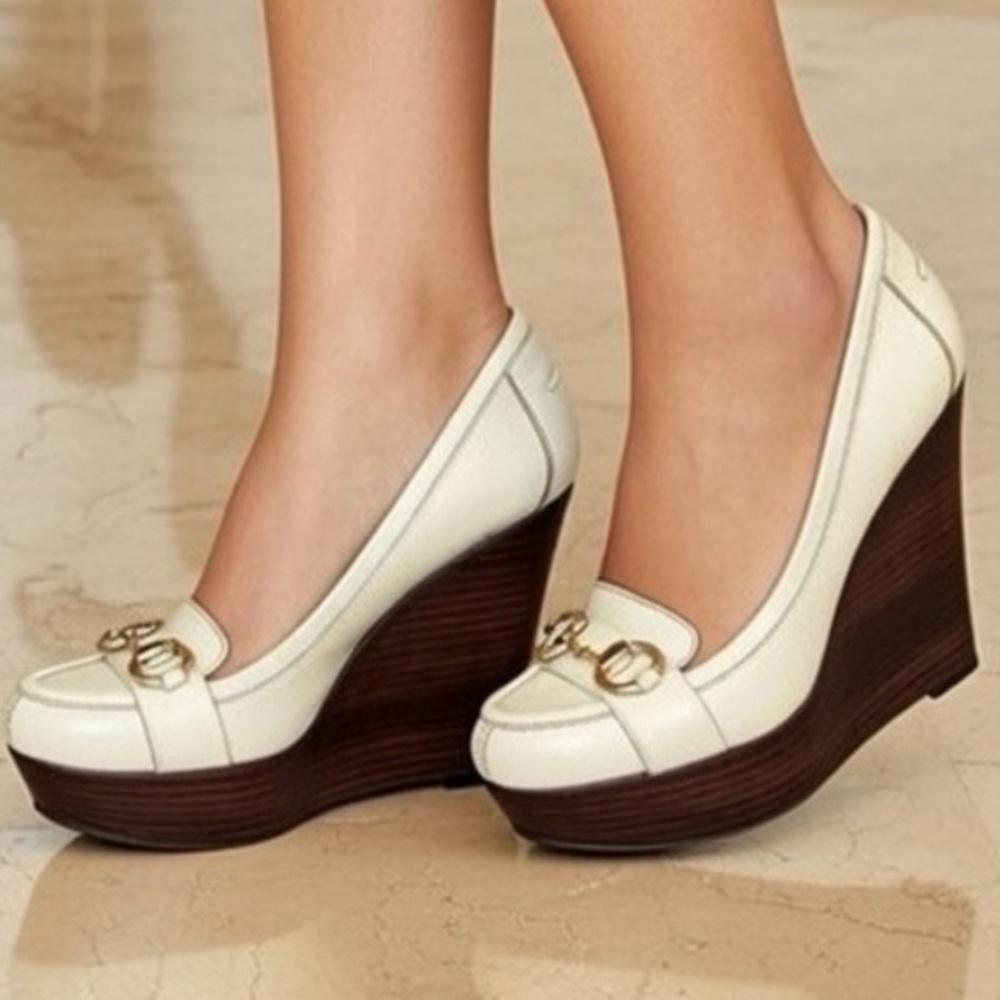 Gucci Authentic Vintage Women's Ivory Heel Shoes with Gold Accents, Size 8